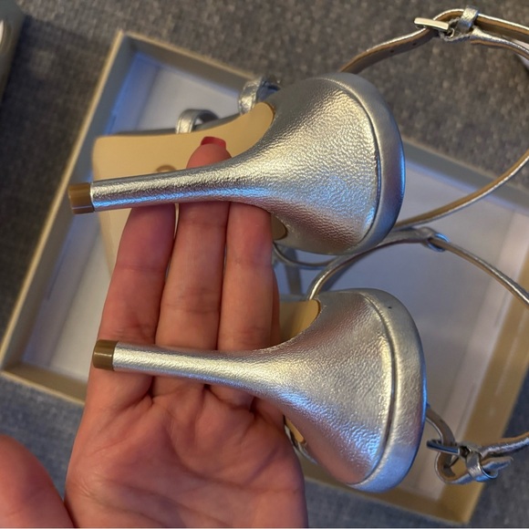 Michael Kors Metallic Silver Leather Sandals – Size 9 – Brand New - Picture 8 of 11